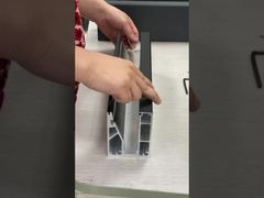 アルミUチャンネルへのガラス取り付け